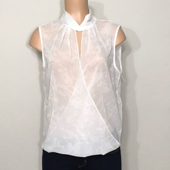 Kenneth Cole Crossover top in white splash. NWT - Picture 2 of 8
